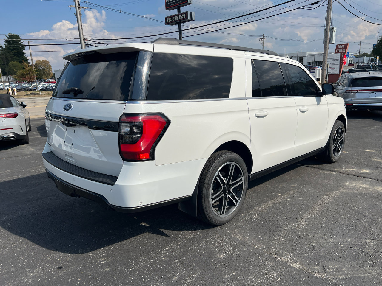 Used 2021 Ford Expedition Max Limited image 5