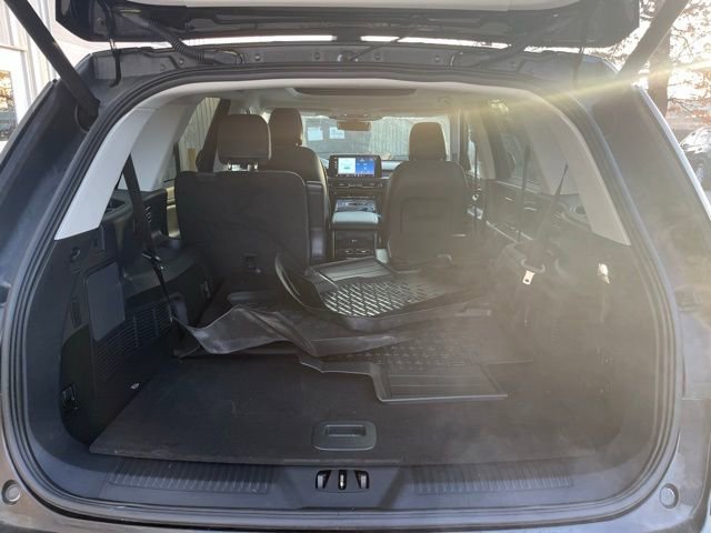 Used 2025 Lincoln Aviator AWD image 28