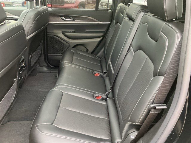 Certified 2025 Jeep Grand Cherokee Limited w/ Luxury Tech Group II image 24