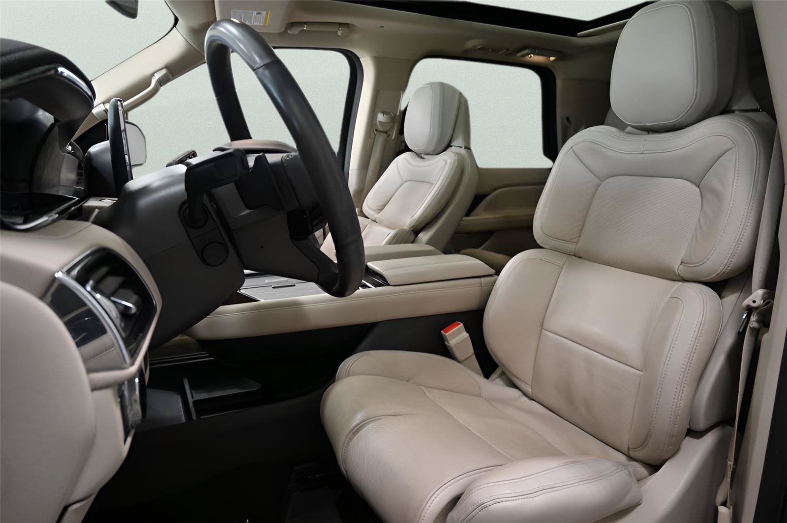 Used 2021 Lincoln Navigator L Reserve w/ Luxury Package AWD/4WD image 13