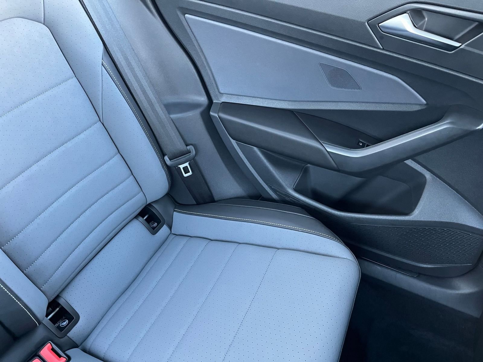 Used 2025 Volkswagen Jetta SE image 37