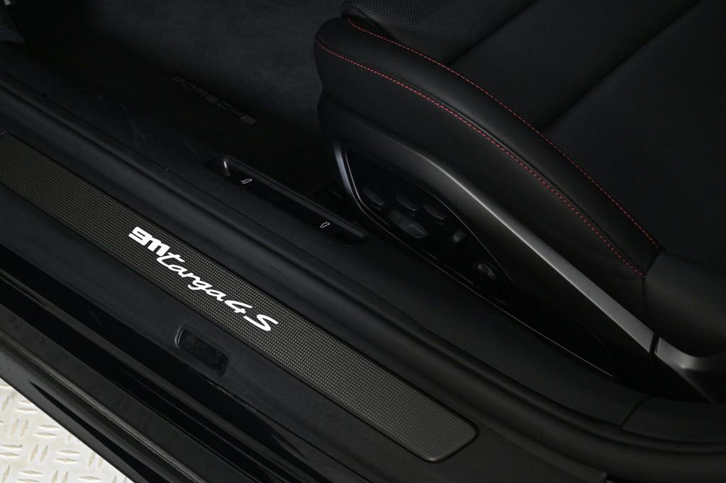Certified 2022 Porsche 911 Targa 4S image 30