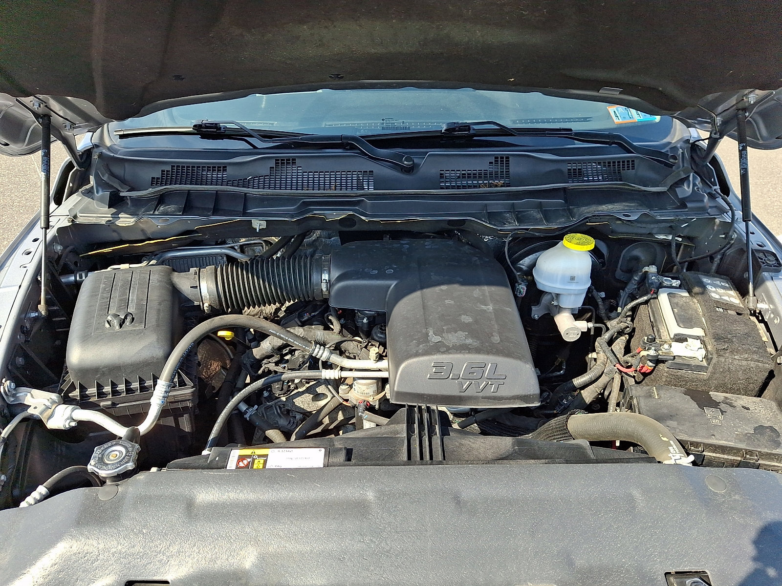 Used 2024 RAM 1500 Classic SLT AWD/4WD image 27