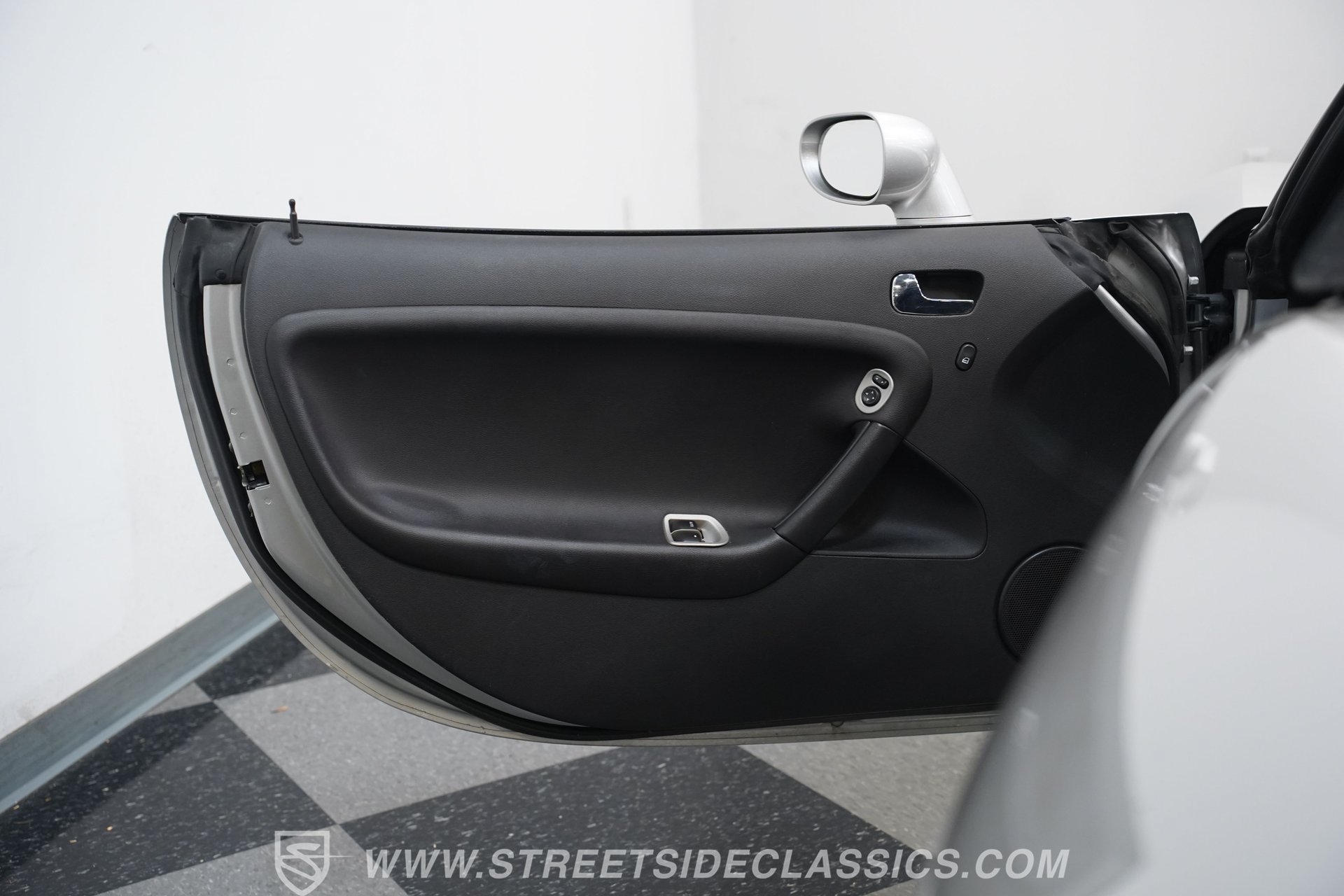Used 2007 Pontiac Solstice GXP w/ Premium Package RWD image 36