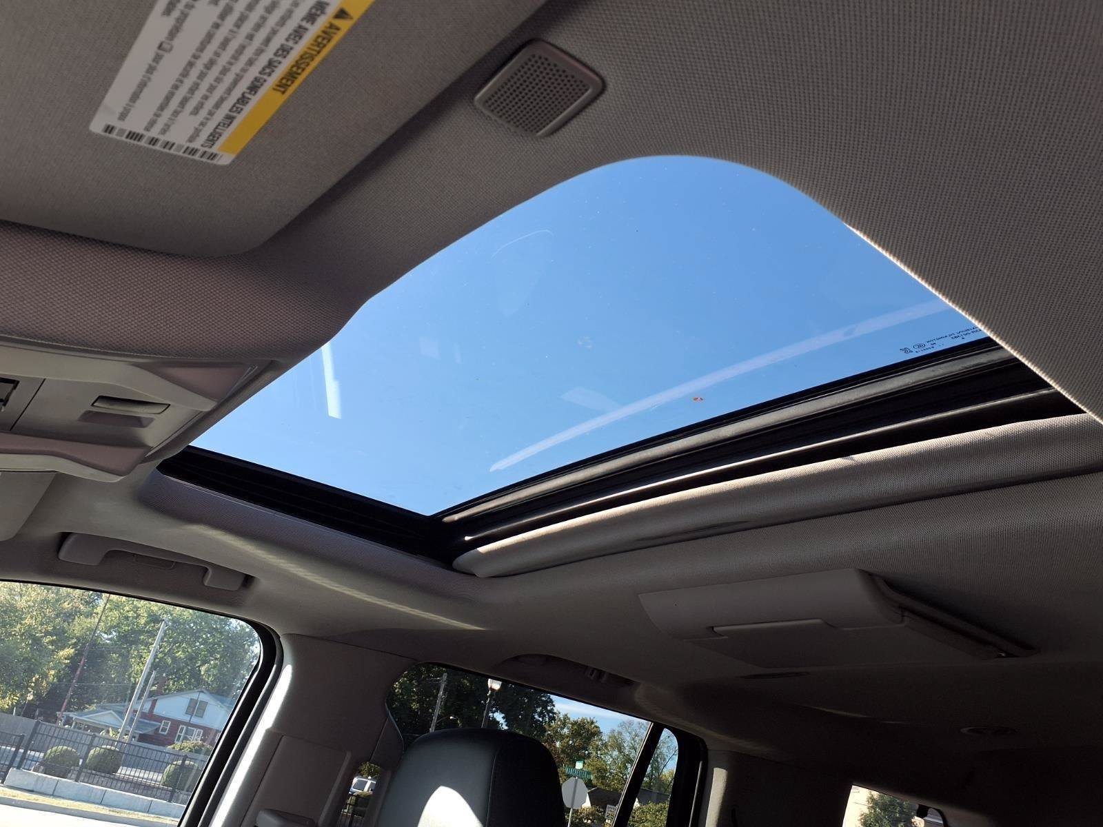 Used 2019 Cadillac Escalade Premium Luxury AWD/4WD image 22