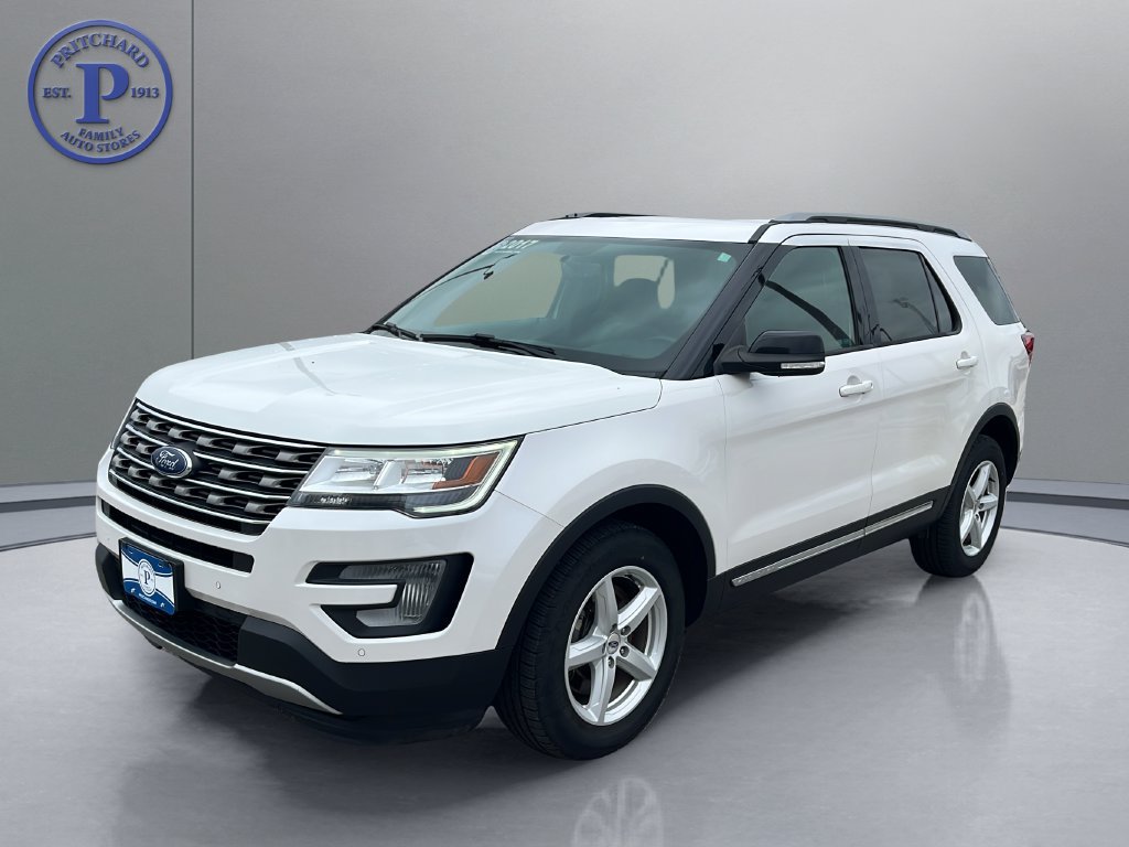 Used 2017 Ford Explorer XLT w/ Equipment Group 202A AWD/4WD image 3