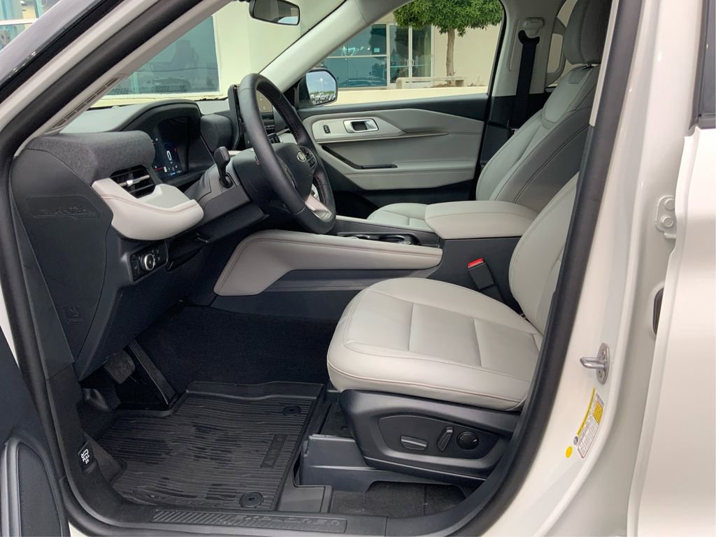Used 2026 Ford Explorer Active w/ Active Comfort Package image 9