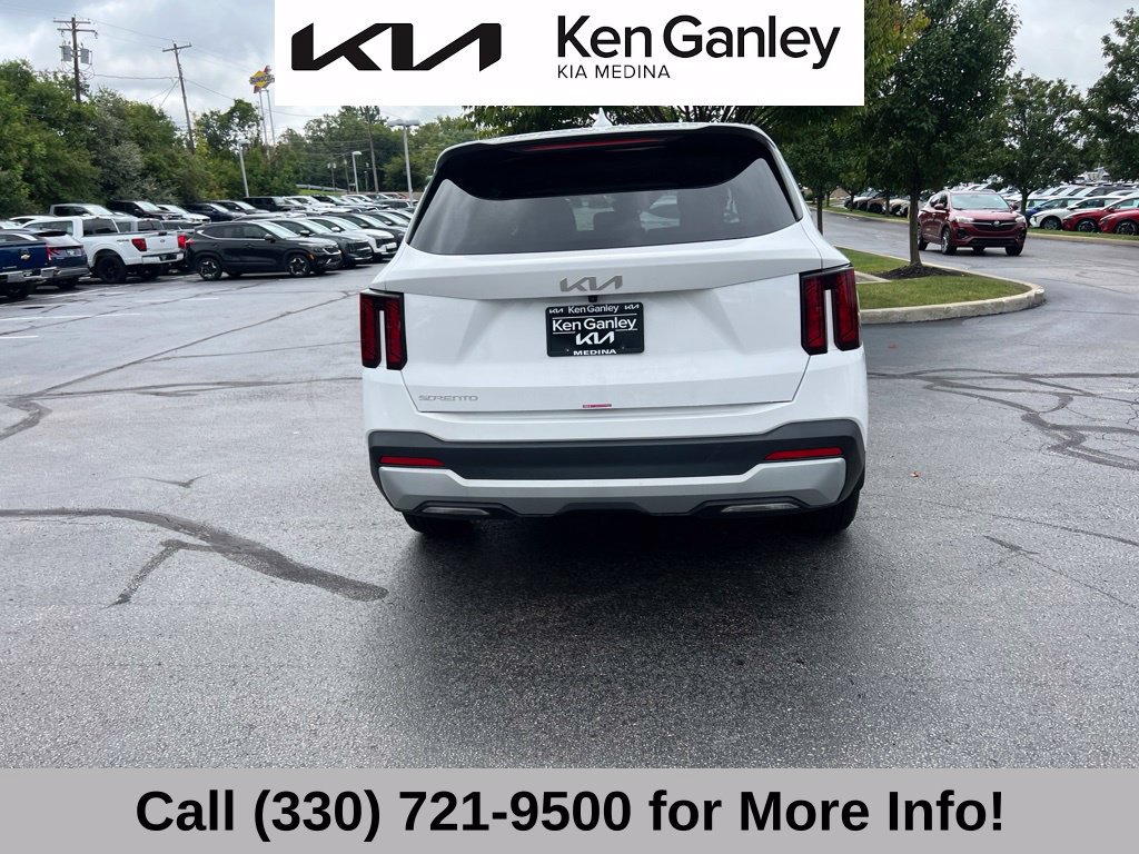 Certified 2026 Kia Sorento LX FWD image 12