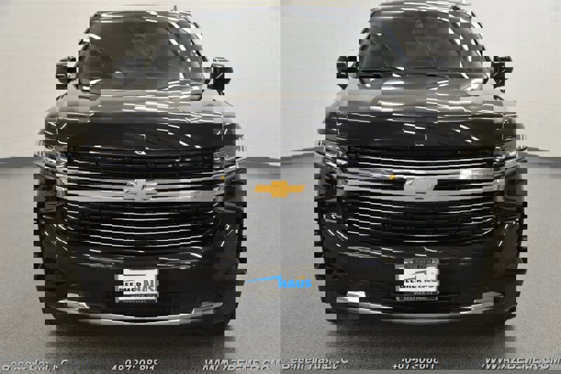 Used 2021 Chevrolet Suburban LT RWD image 5