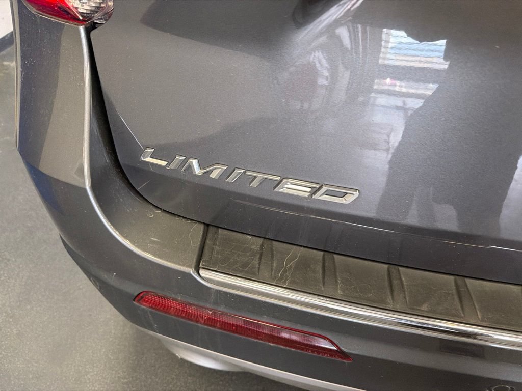 Used 2023 Ford Explorer Limited w/ Limited Technology Package AWD/4WD image 9
