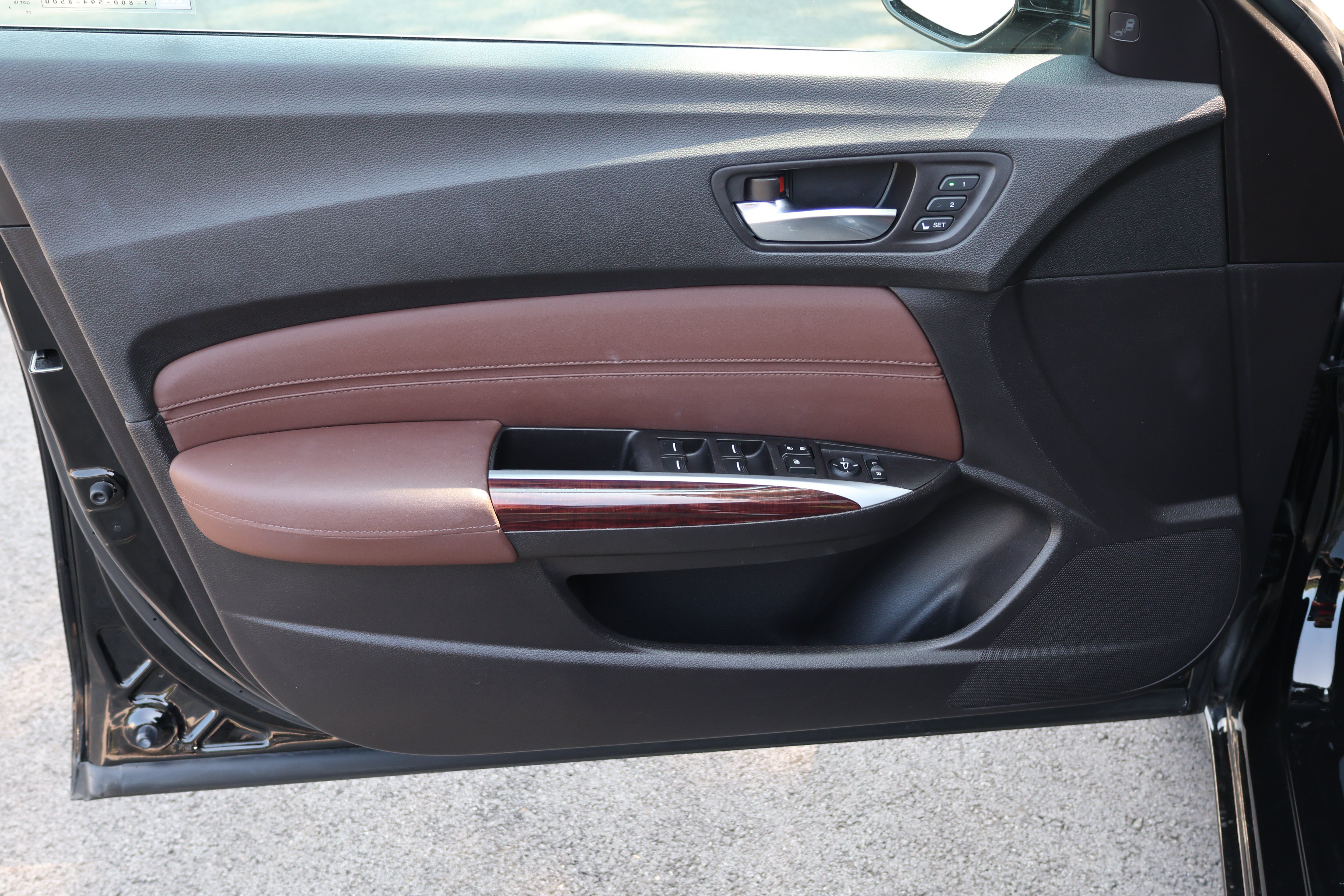 Used 2017 Acura TLX w/ Technology Package FWD image 17