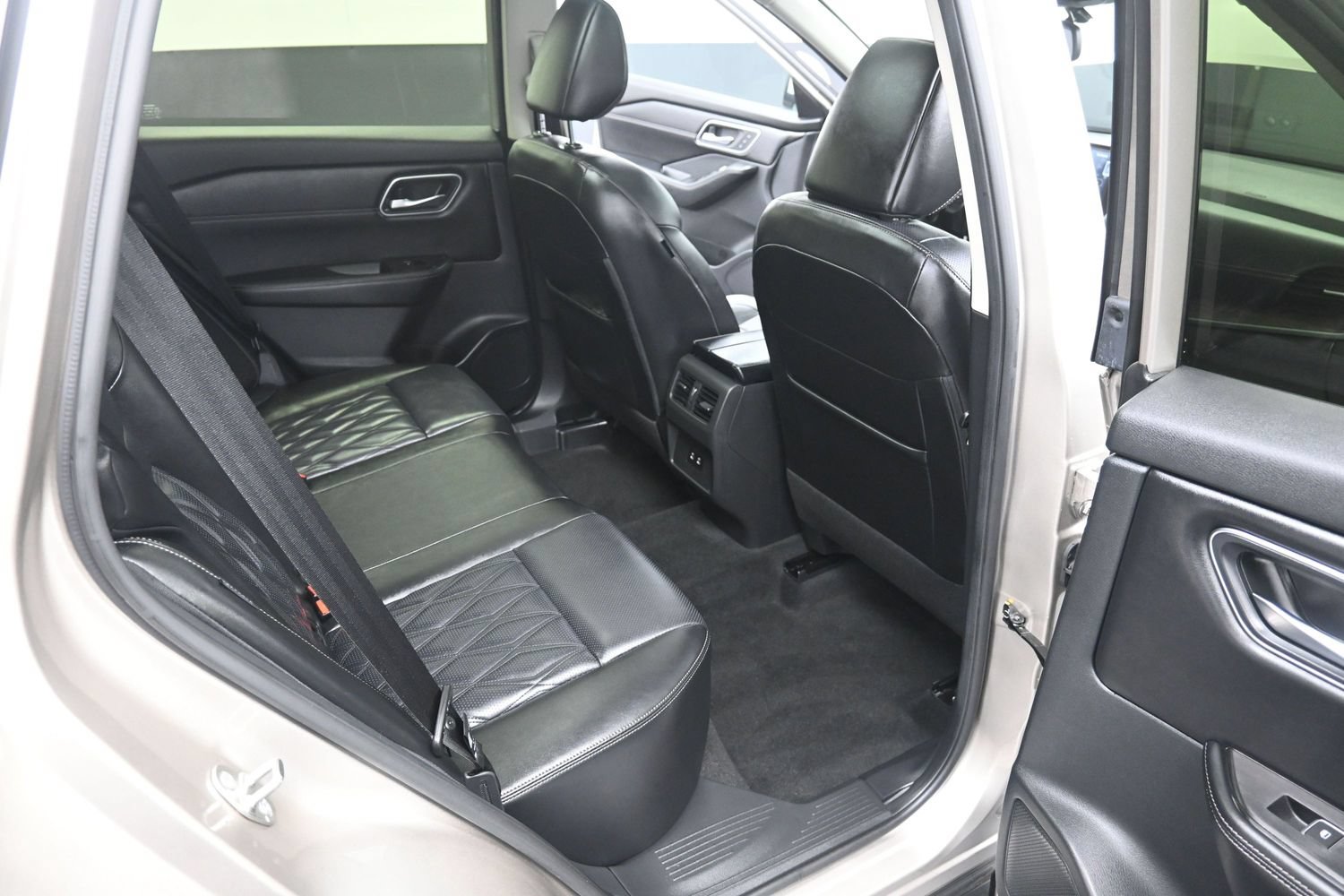 Used 2024 Nissan Rogue Platinum AWD/4WD image 41