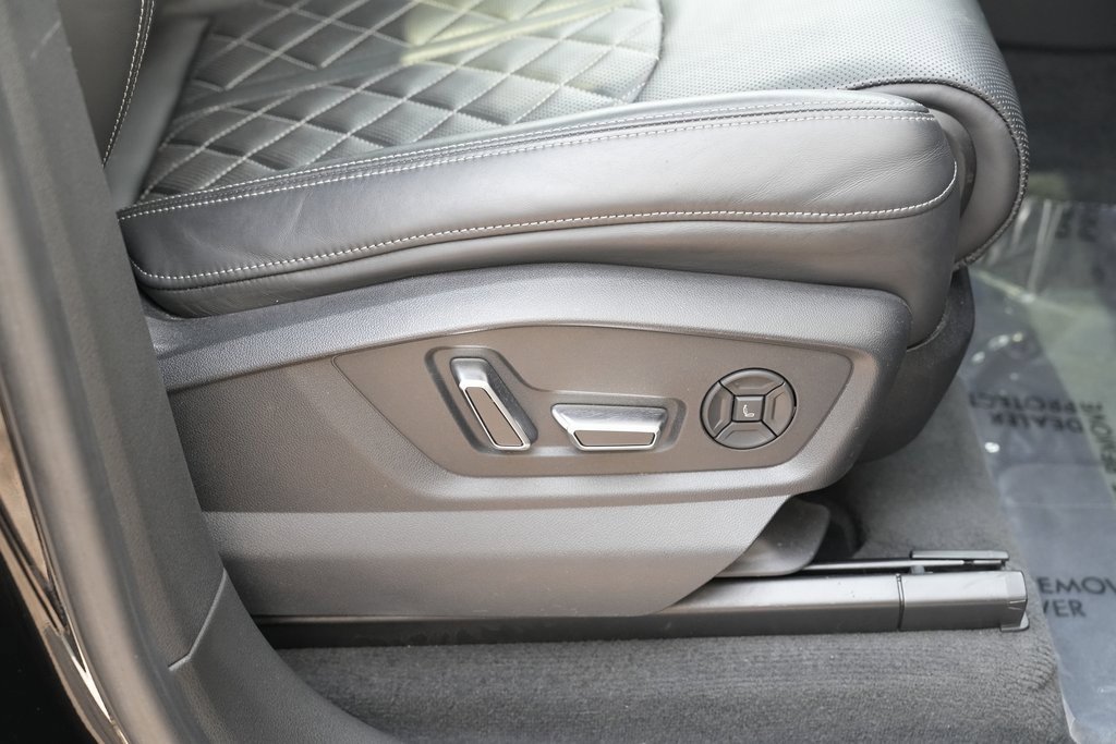 Used 2022 Audi SQ8 Prestige w/ Prestige Package image 38