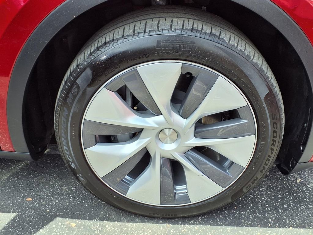 Used 2024 Tesla Model Y Long Range AWD/4WD image 3
