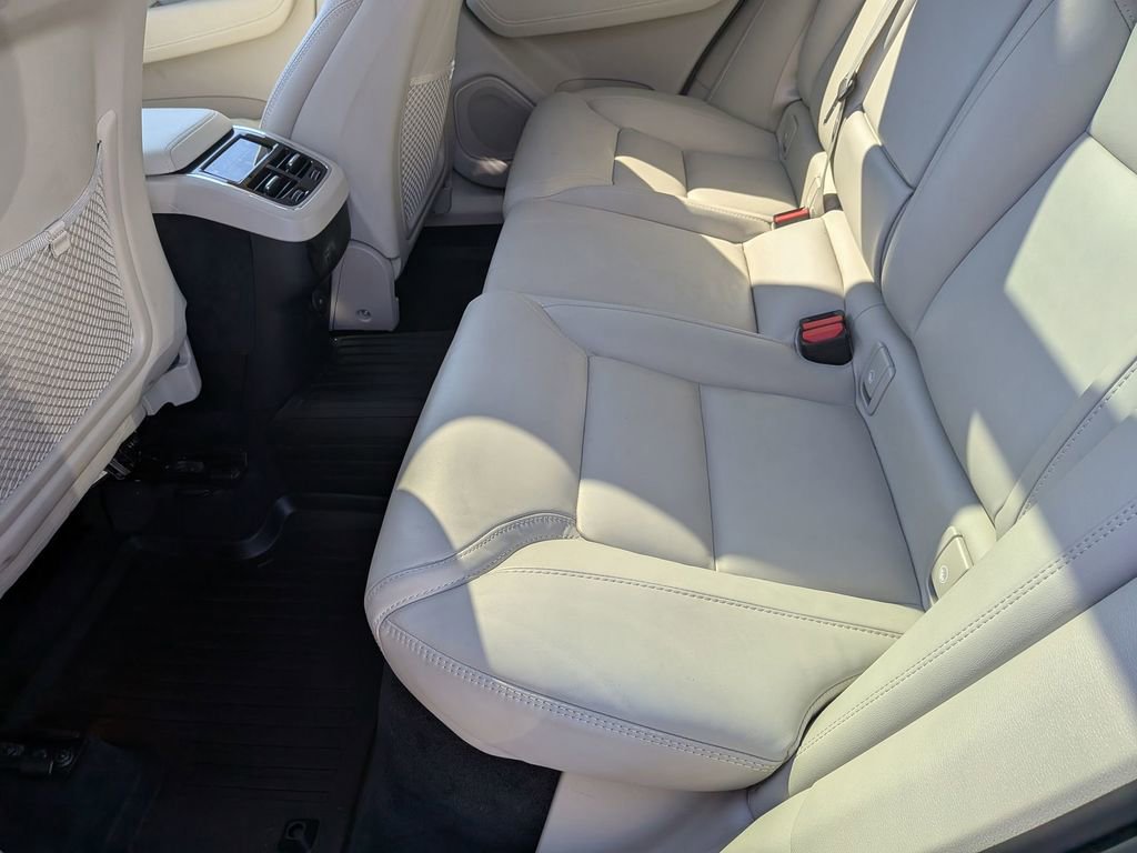 Used 2023 Volvo XC60 B6 Ultimate w/ Climate Package image 25