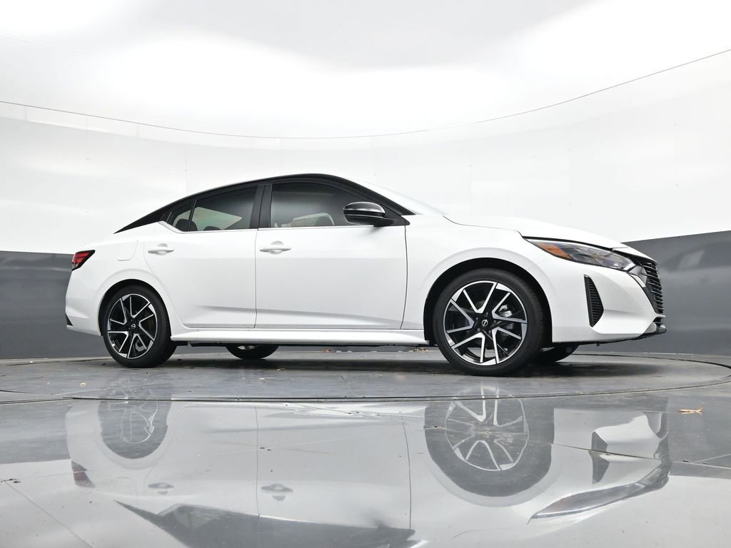 Used 2025 Nissan Sentra SR image 33