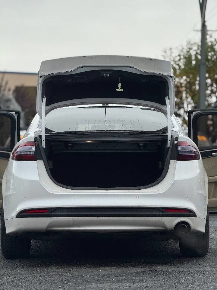 Used 2016 Ford Fusion SE image 12