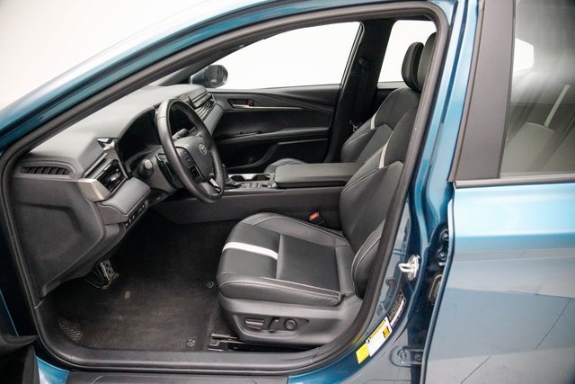 Used 2025 Toyota Camry SE image 4