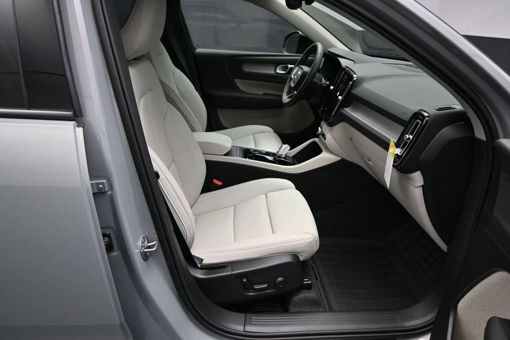 New 2026 Volvo XC40 B5 Plus w/ Protection Package Premier AWD/4WD image 22