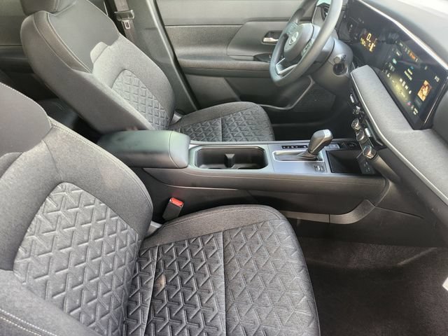 Used 2025 Nissan Kicks SV FWD image 13
