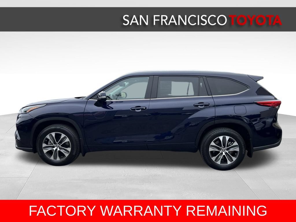 Used 2022 Toyota Highlander XLE AWD/4WD image 2