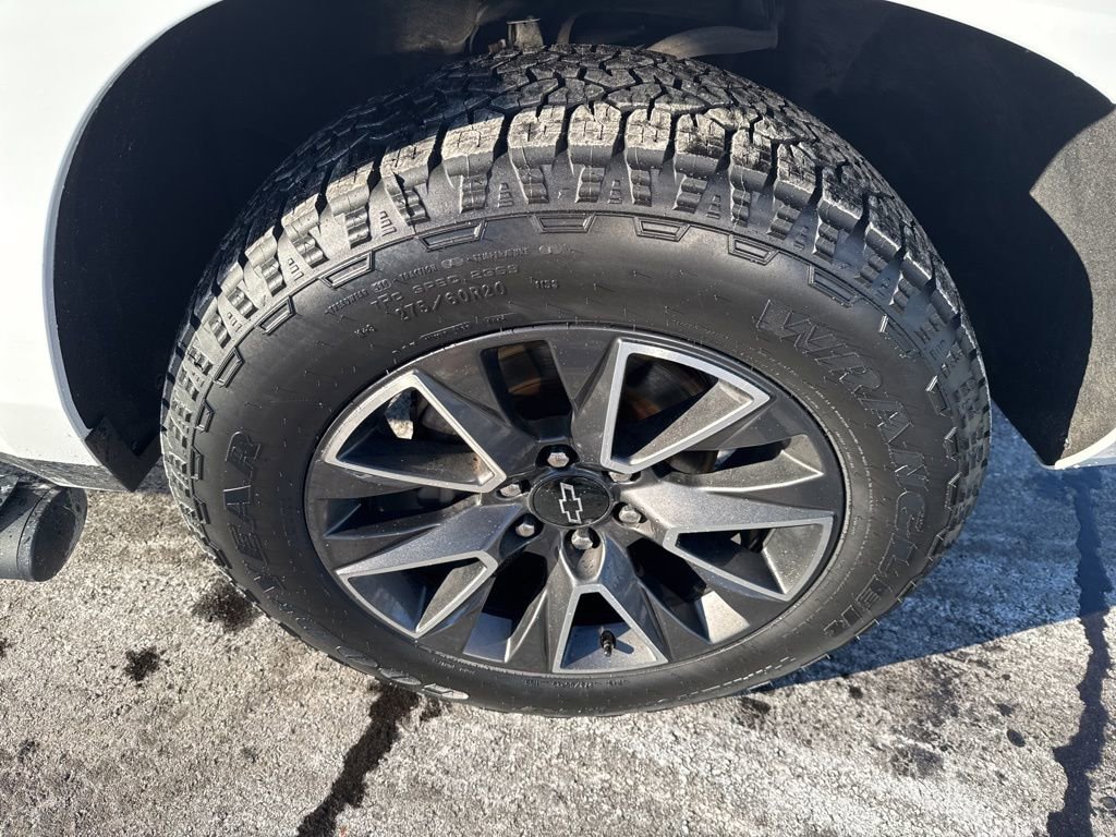 Used 2022 Chevrolet Suburban Z71 image 14