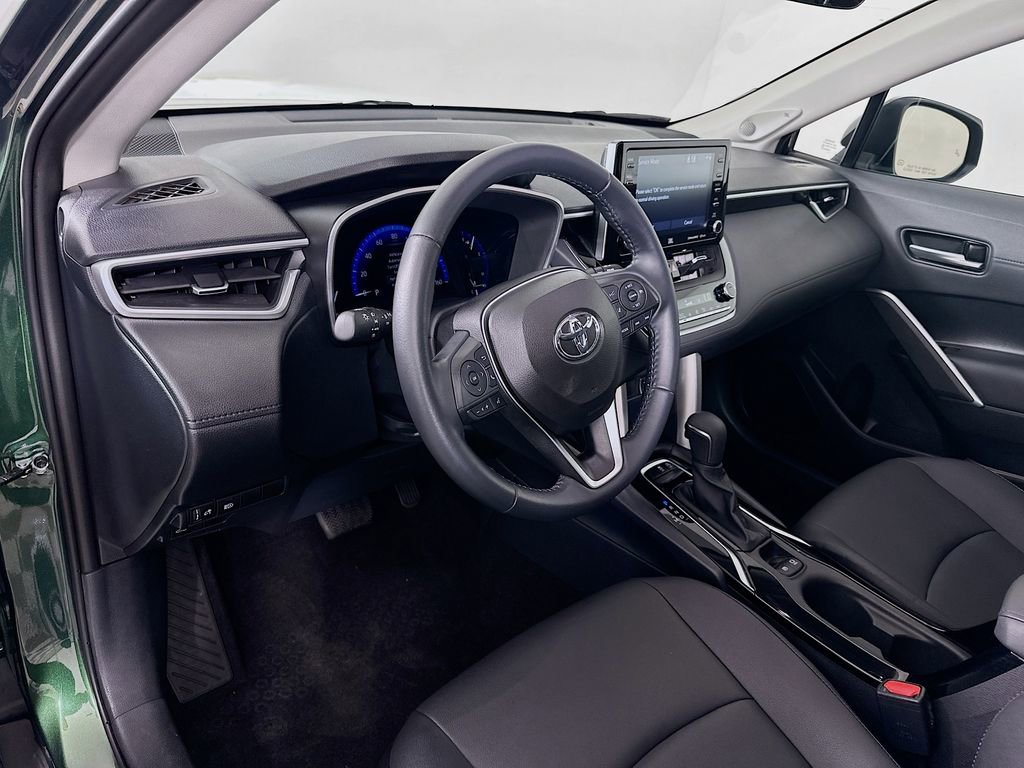 Used 2022 Toyota Corolla Cross XLE image 9