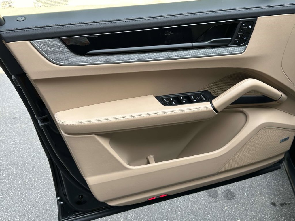 Certified 2026 Porsche Cayenne AWD/4WD image 17