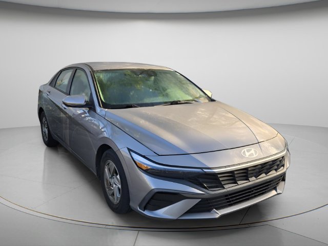 Used 2024 Hyundai Elantra SE FWD image 4