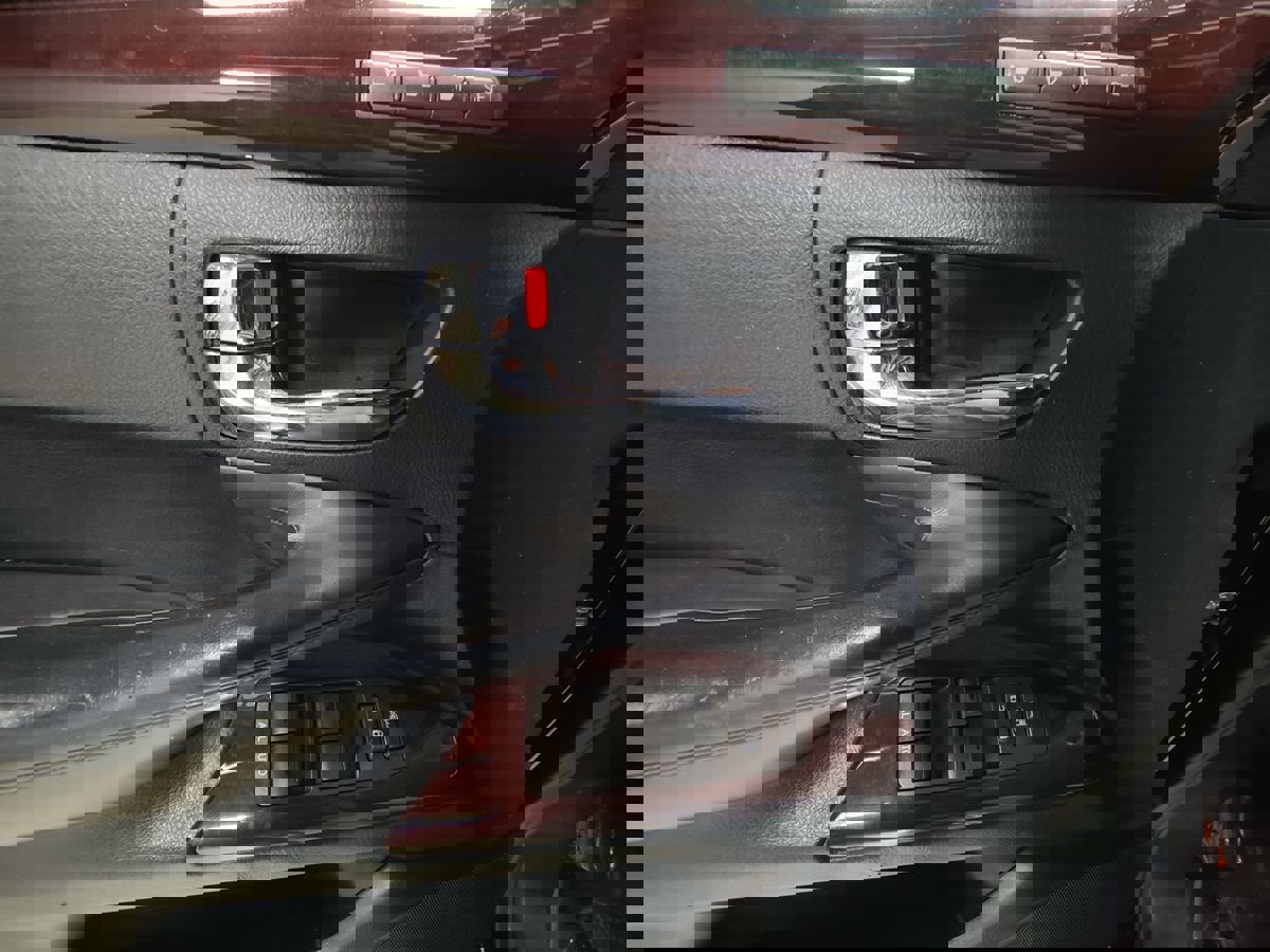 Used 2015 Lexus LX 570 4WD w/ Luxury Package image 27