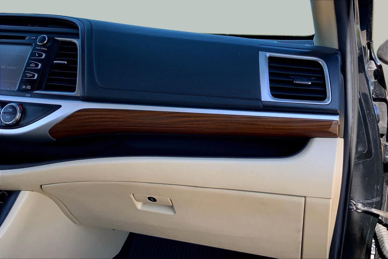 Used 2019 Toyota Highlander Limited Platinum FWD image 18
