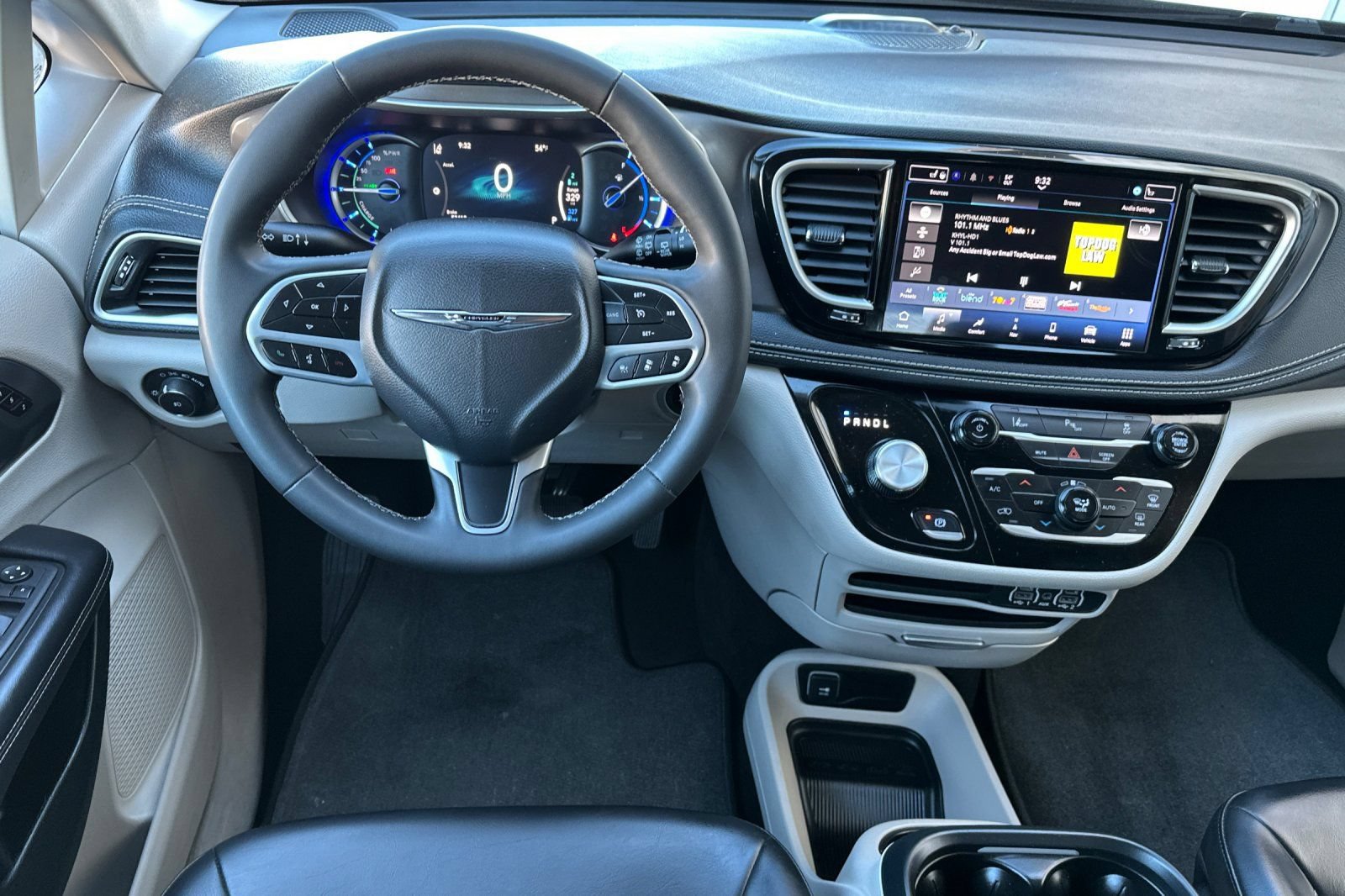 Used 2024 Chrysler Pacifica Limited FWD image 17