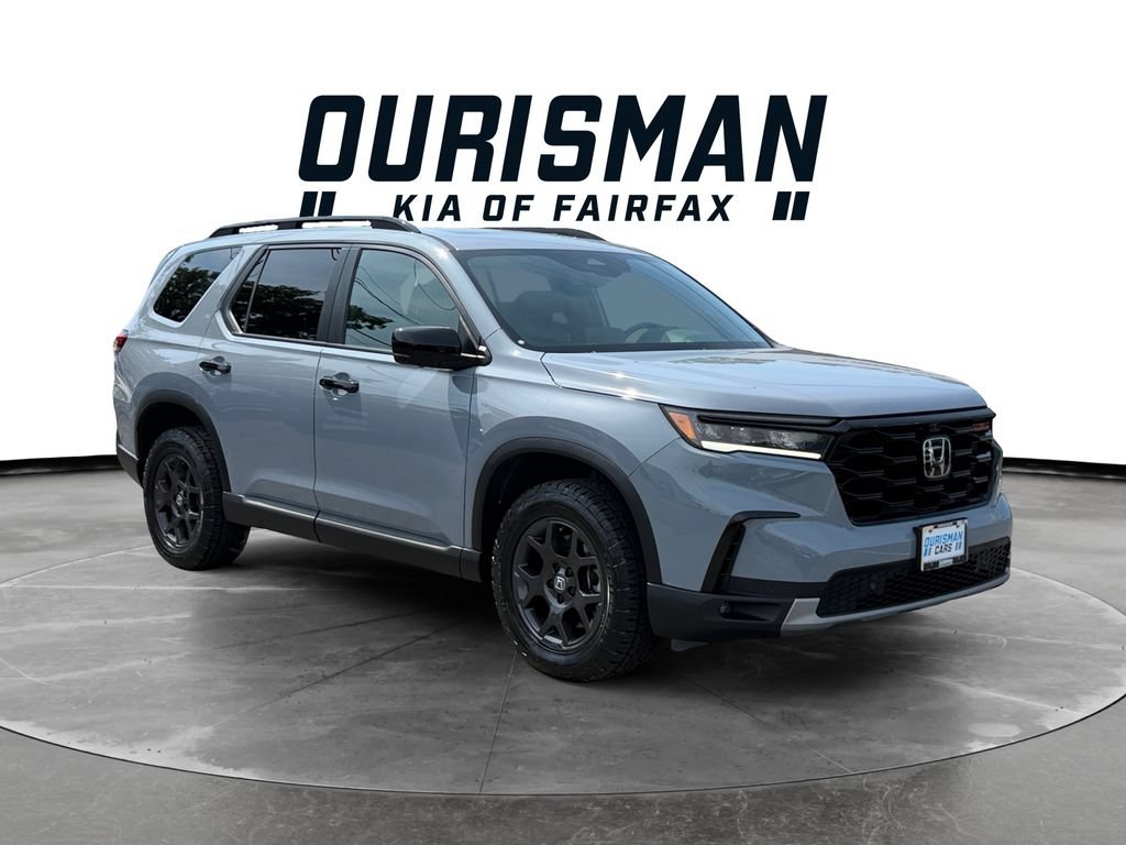 Used 2025 Honda Pilot TrailSport image 1