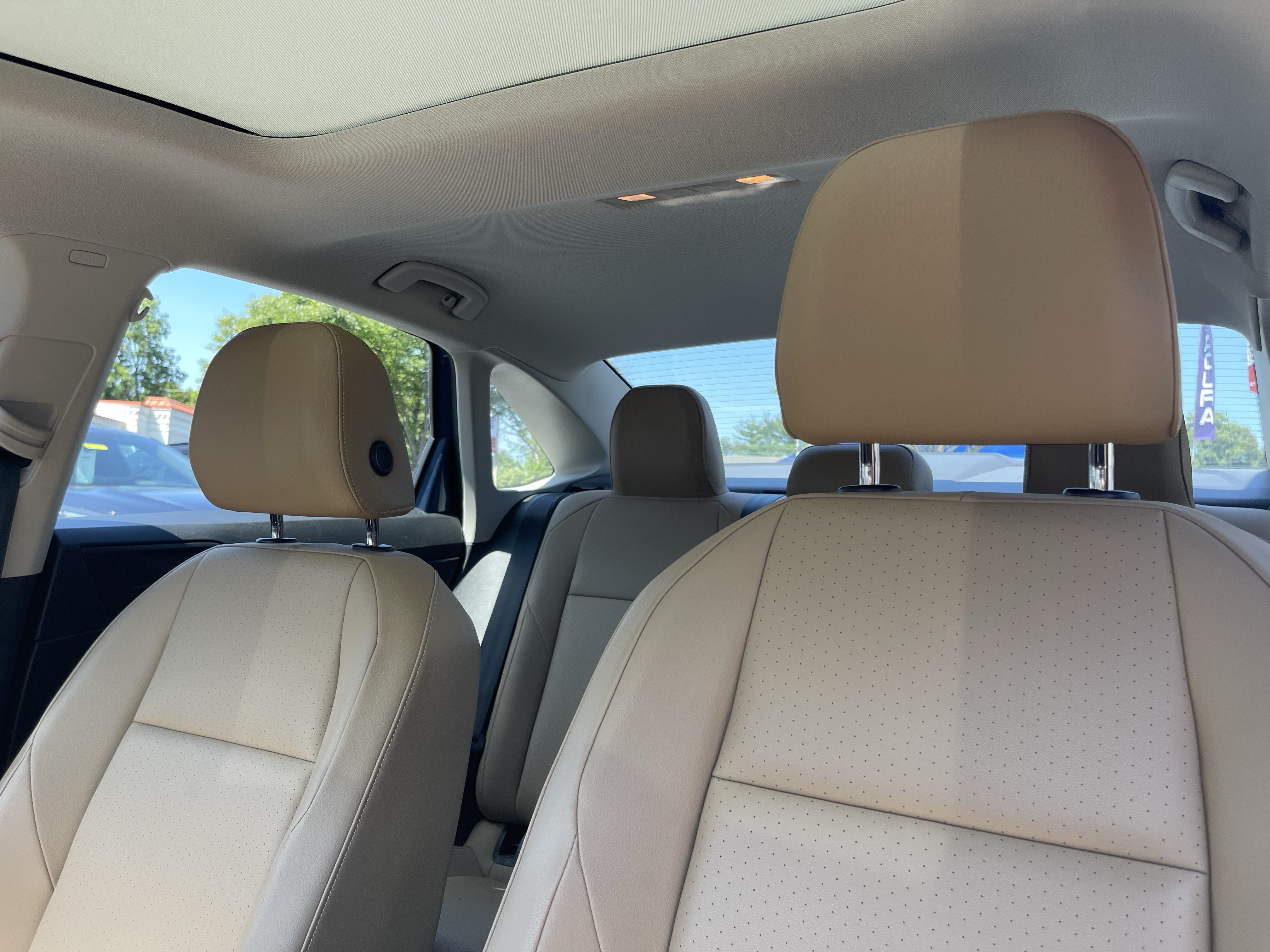 Used 2019 Volkswagen Jetta SEL w/ Cold Weather Package FWD image 8