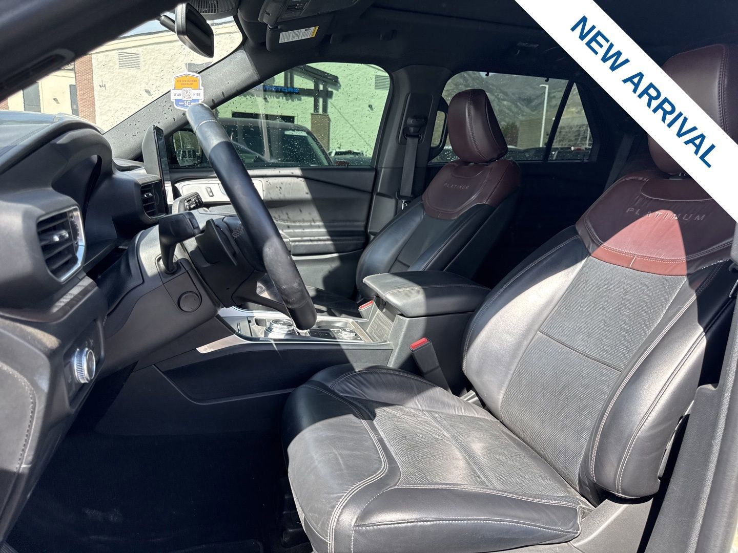 Used 2020 Ford Explorer Platinum w/ Premium Technology Package image 18