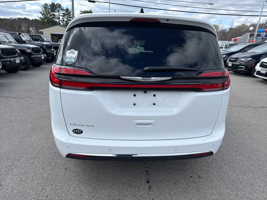 New 2026 Chrysler Pacifica Select FWD image 4