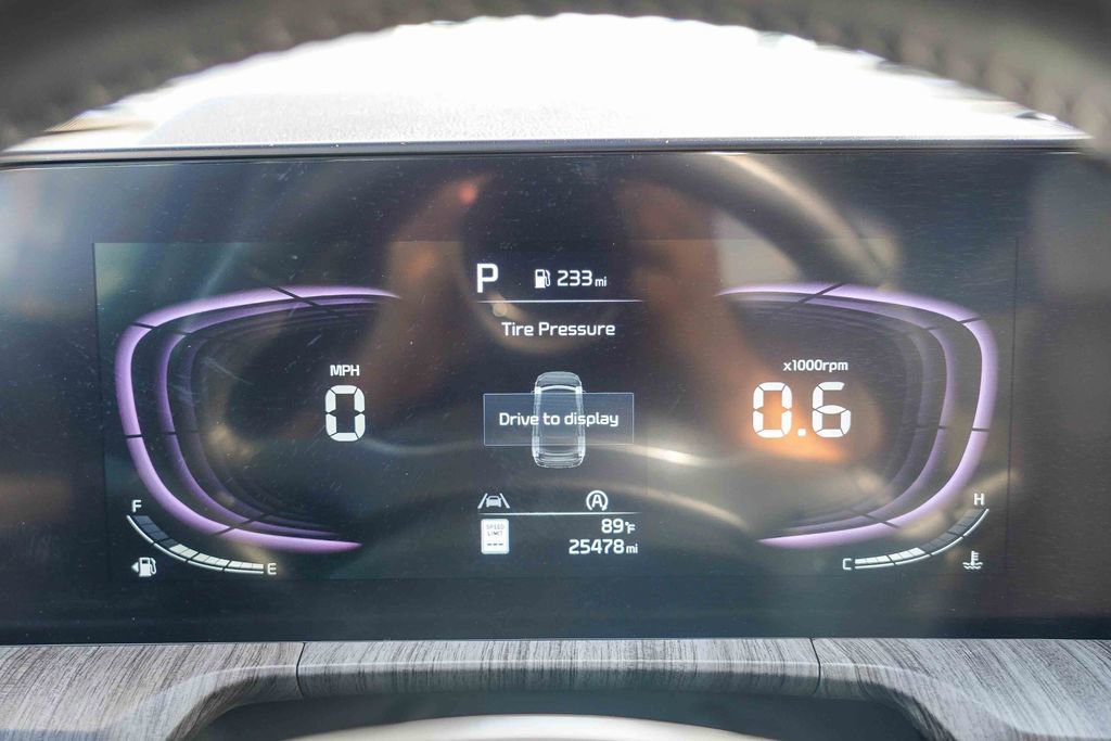 Used 2024 Kia Telluride EX w/ EX Captain's Chair Package image 27