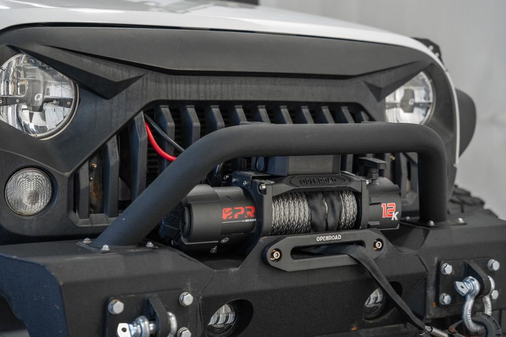 Used 2015 Jeep Wrangler Unlimited Rubicon w/ Connectivity Group image 9