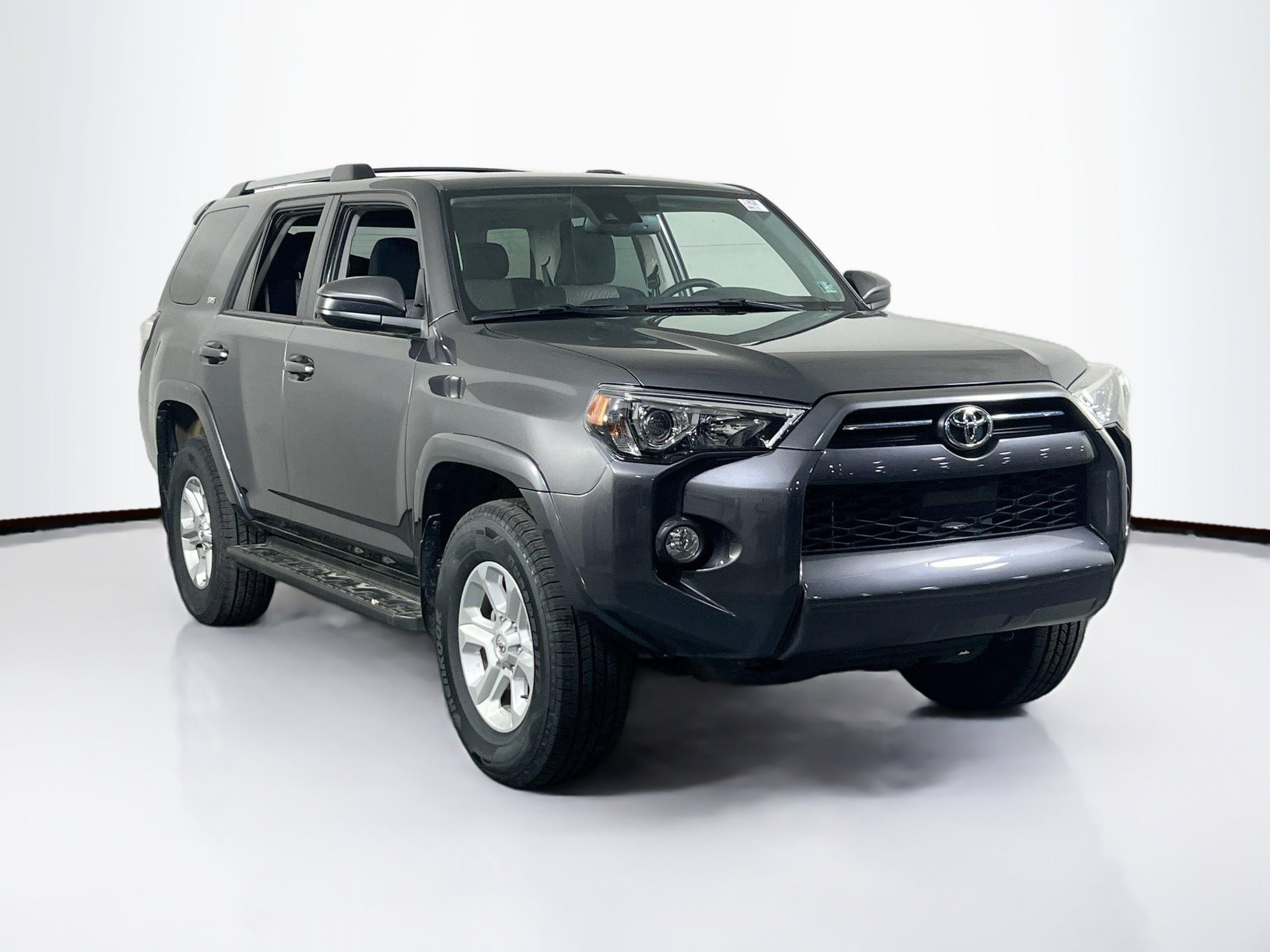 Used 2020 Toyota 4Runner SR5 AWD/4WD image 3