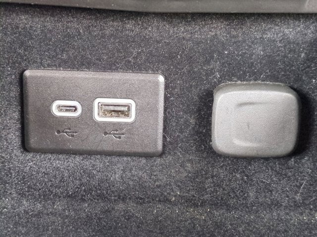 Used 2025 Cadillac XT4 Premium Luxury image 21