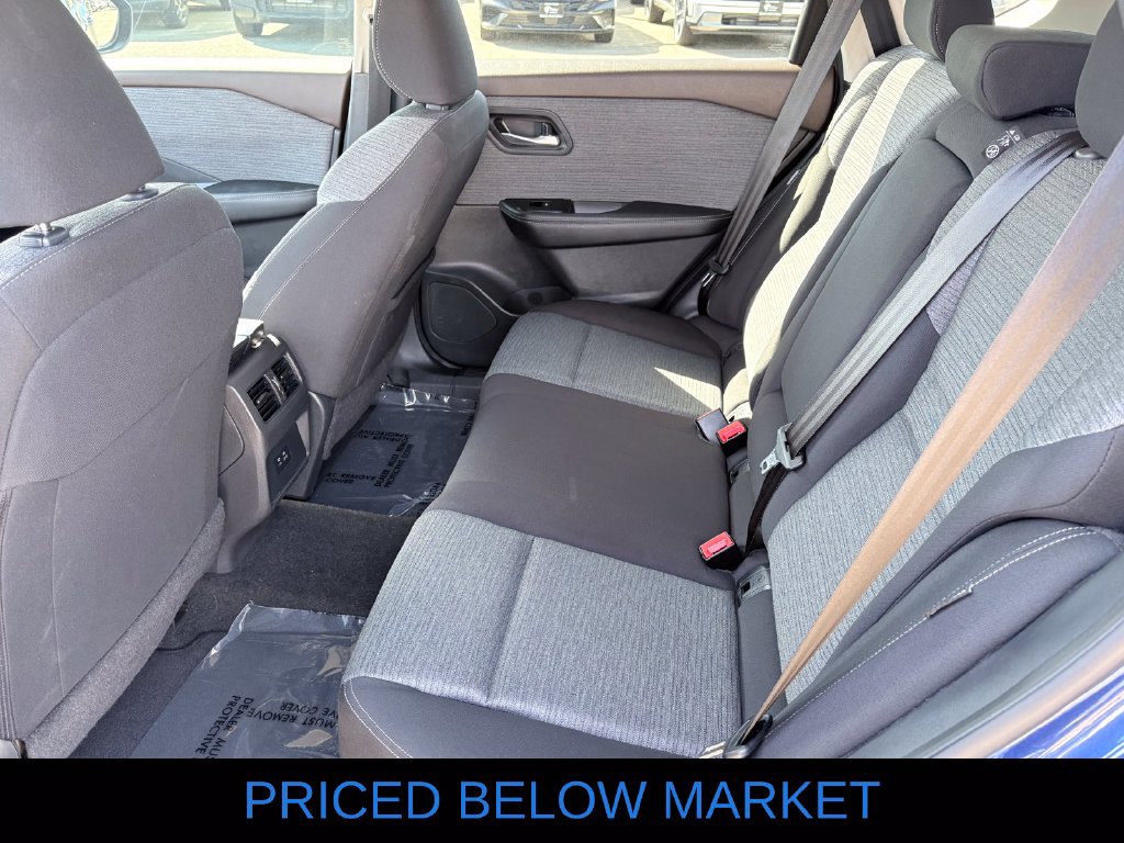Used 2023 Nissan Rogue SV FWD image 7