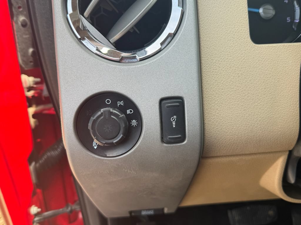 Used 2015 Ford F350 Lariat w/ Lariat Interior Package AWD/4WD image 24