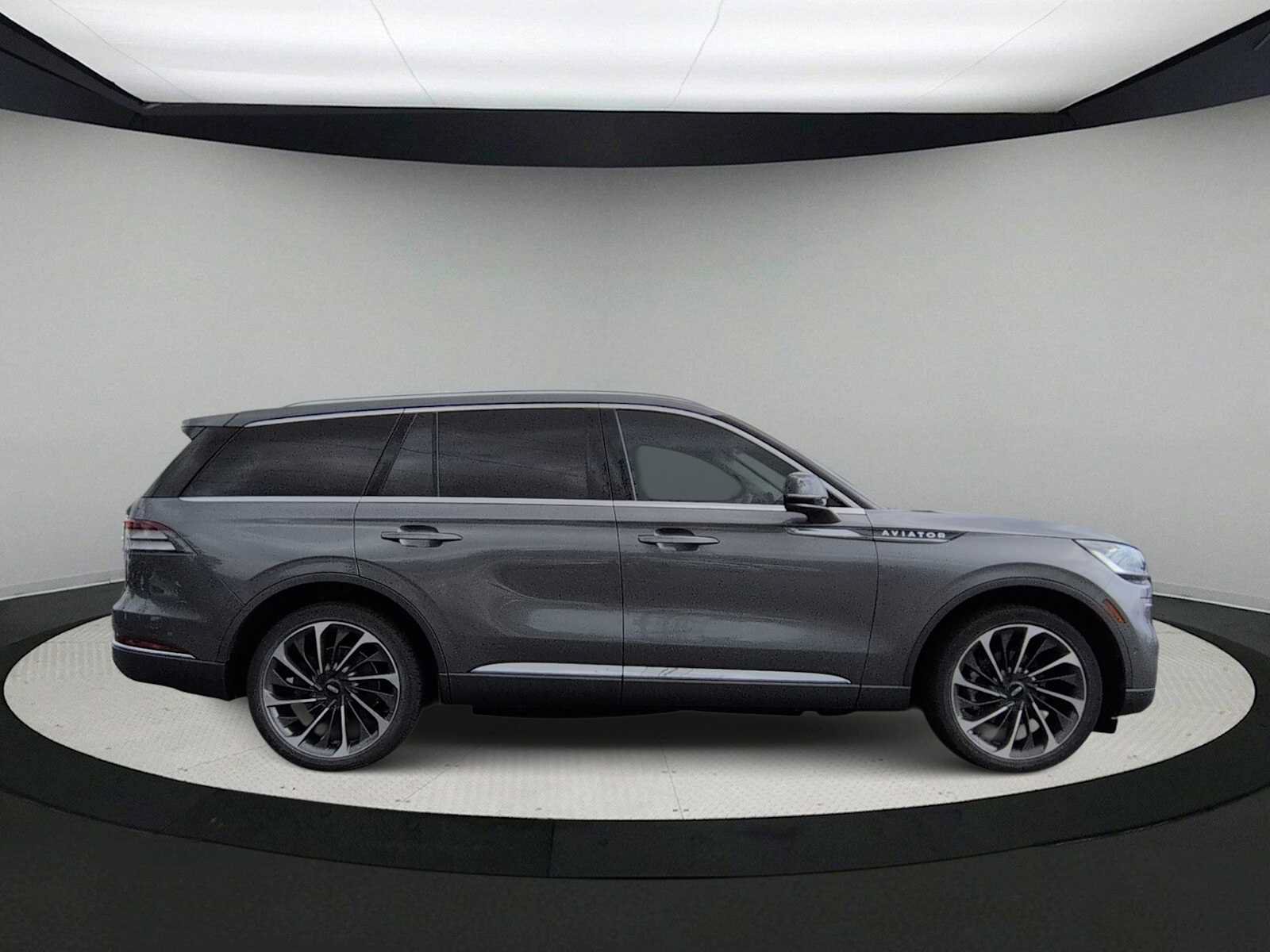 Used 2023 Lincoln Aviator Reserve w/ Equipment Group 201A AWD/4WD image 9
