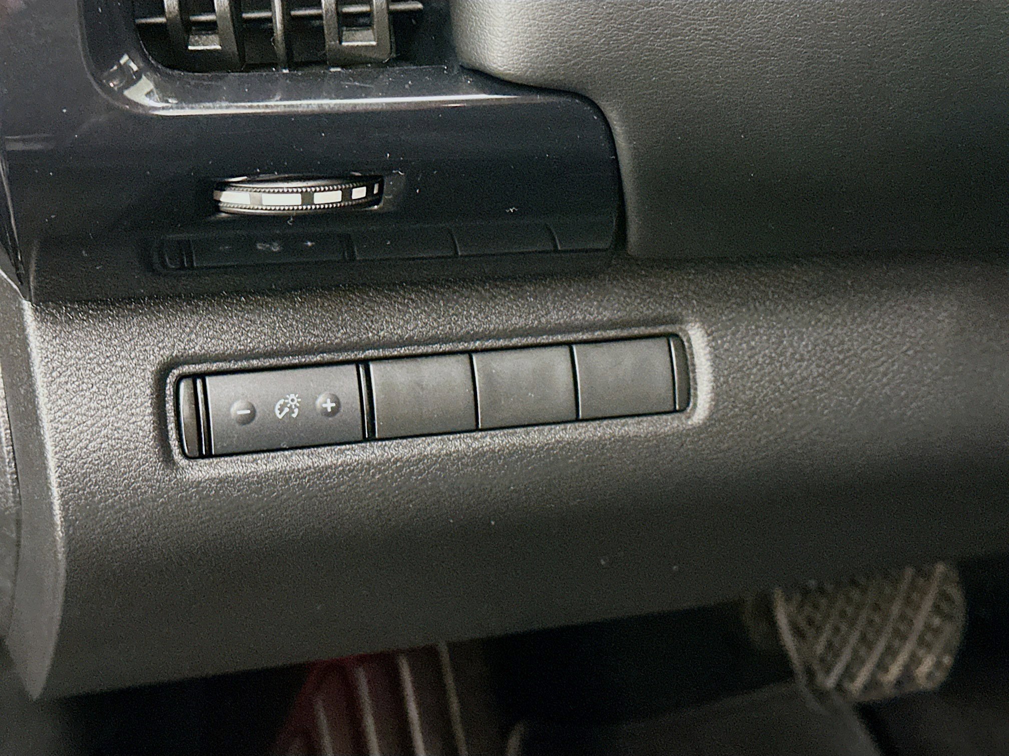 Used 2024 Nissan Pathfinder S image 17