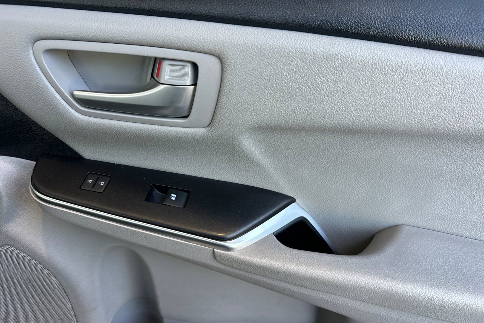 Used 2016 Toyota Camry SE image 20