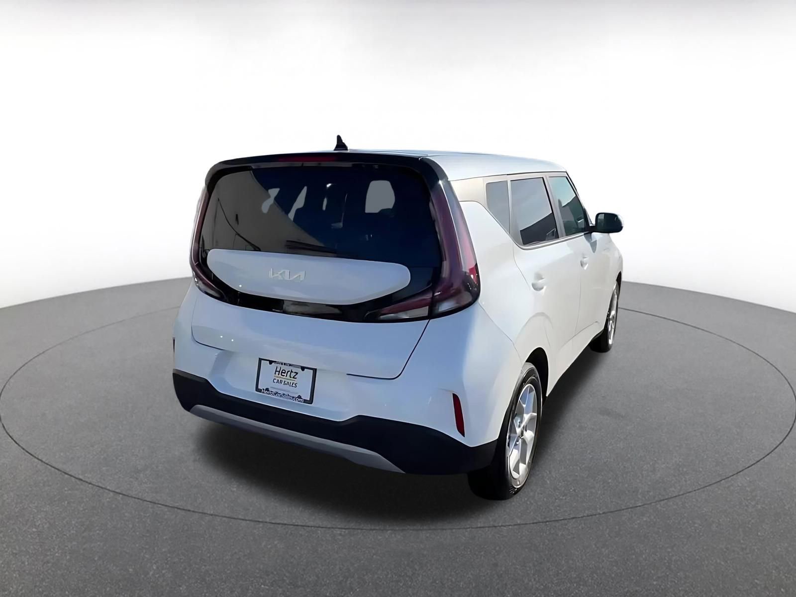 Used 2025 Kia Soul LX w/ LX Technology Package FWD image 12