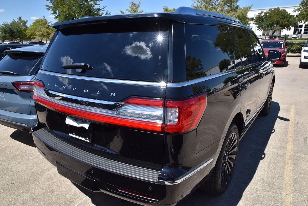 Used 2021 Lincoln Navigator Reserve w/ Luxury Package AWD/4WD image 6