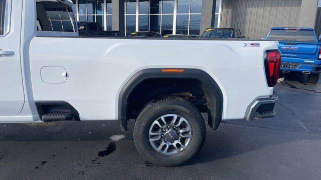 Used 2024 GMC Sierra 3500 SLE w/ SLE Convenience Package image 4