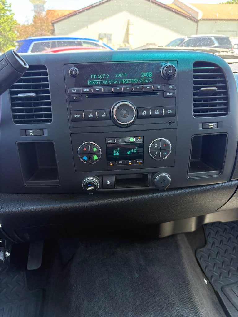 Used 2011 Chevrolet Silverado 1500 LT w/ Florida Edition RWD image 17