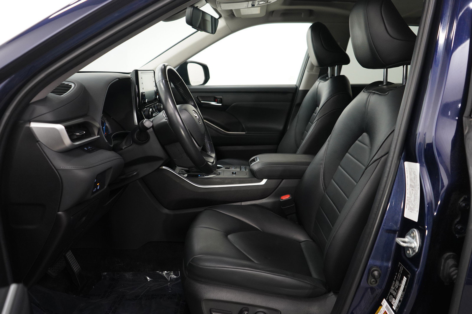 Used 2022 Toyota Highlander XLE image 14